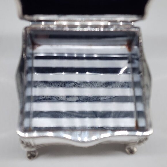 Antique W.B. Mfg 795 Silver Plate Cigarette Box With Floral Berries Curved Legs - Picture 9 of 15